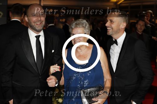 Amsterdam 12 oktober 2017 
Uitreiking televizierring in het afas live theater. Ramon Mesman met Patrick Martens en zijn moeder