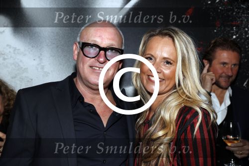 Scheveningen 7 november 2017
Noekpresentatie DEAL van Rob Jansen geschreven door Michiel v Egmond. Rene v d Gijp met zijn vriendin en zoon