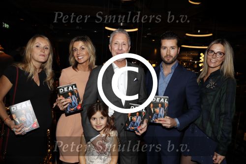 Scheveningen 7 november 2017
Noekpresentatie DEAL van Rob Jansen geschreven door Michiel v Egmond. Rob met zijn vrouw Esther en zijn kinderen