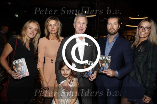 Scheveningen 7 november 2017
Noekpresentatie DEAL van Rob Jansen geschreven door Michiel v Egmond. Rob met zijn vrouw Esther en zijn kinderen