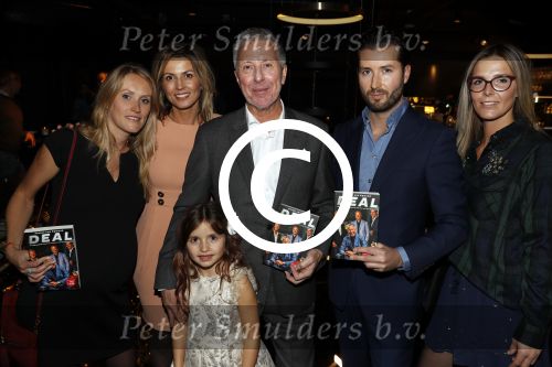 Scheveningen 7 november 2017
Noekpresentatie DEAL van Rob Jansen geschreven door Michiel v Egmond. Rob met zijn vrouw Esther en zijn kinderen