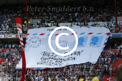 Eindhoven, 27 Augustus 2017
Supporters tribune PSV met vlaggen