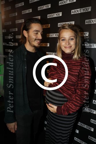 Amsterdam 9 oktober 2017  
Presentatie about You in Amsterdam. Tess Milne zwanger met man