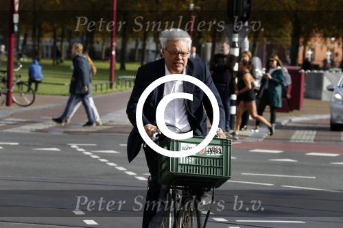 Amsterdam 14 oktober 2017
Afscheidsdienst van burgemeetser Eberhard v d Laan in het concertgebouw. Theodor Holman met vrouw