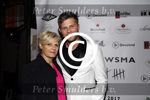Amsterdam 4 november 2017
Tim Douwsma viert zijn 30e verjaardag in club de bajes. Tim met broer en moeder