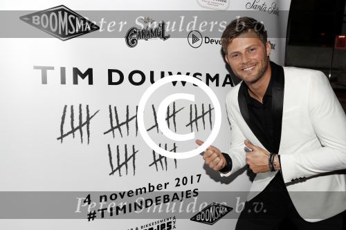 Amsterdam 4 november 2017
Tim Douwsma viert zijn 30e verjaardag in club de bajes.