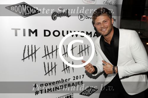 Amsterdam 4 november 2017
Tim Douwsma viert zijn 30e verjaardag in club de bajes.
