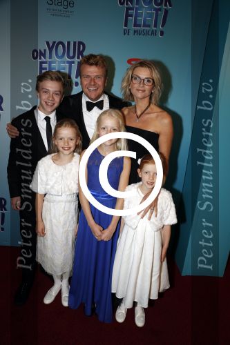 Utrecht 29 oktober 2017
Premiere on your feet in beatrixtheater in Utrecht. Bastiaan Ragas met zijn vrouw Tooske en hun kinderen
