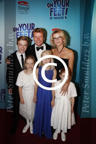 Utrecht 29 oktober 2017
Premiere on your feet in beatrixtheater in Utrecht. Bastiaan Ragas met zijn vrouw Tooske en hun kinderen