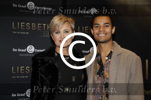 Amsterdam 2 oktober 2017
Premiere Liesbeth List de musical in Carre. Vera Mann met een kennis