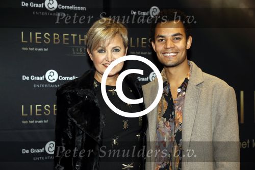 Amsterdam 2 oktober 2017
Premiere Liesbeth List de musical in Carre. Vera Mann met een kennis