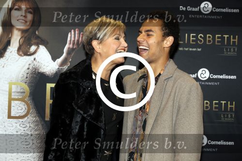 Amsterdam 2 oktober 2017
Premiere Liesbeth List de musical in Carre. Vera Mann met een kennis