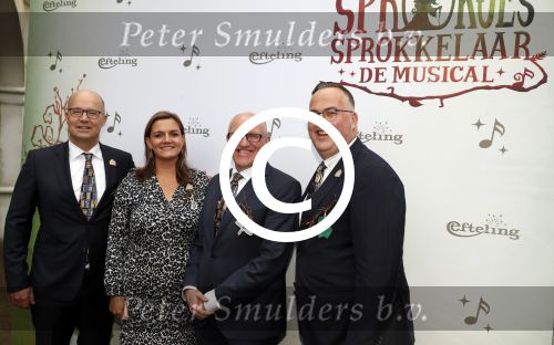 Kaatsheuvel 30 september 2017
Premiere musical in de efteling geschreven door Paul v Loon en Prinses Laurentien.
vlnr Fons Jurgens Sandra in t Groen Olaf Vugts en Jeroen Zwartjes