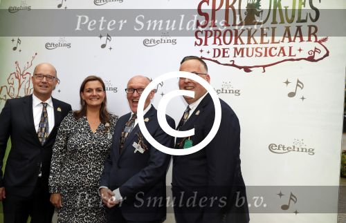 Kaatsheuvel 30 september 2017
Premiere musical in de efteling geschreven door Paul v Loon en Prinses Laurentien.
vlnr Fons Jurgens Sandra in t Groen Olaf Vugts en Jeroen Zwartjes