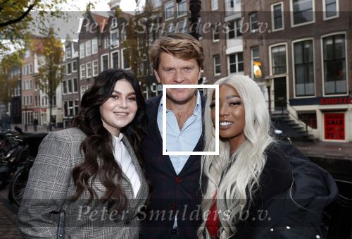 Amsterdam 5 november 2018
Presentatie Linda Man door Linda de Mol en Beau v erven Dorens. Aisha met Beau en Roxeanne Hazes