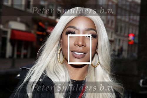 Amsterdam 5 november 2018
Presentatie Linda Man door Linda de Mol en Beau v erven Dorens. Aisha
