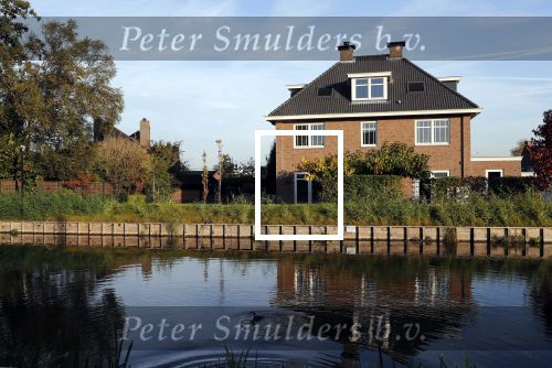 Berkel en Rodenrijs 15 oktober 2018
Monique Hazes en haar tante tillen met vrienden spullen naar hun nieuwe huis. Andre Hazes ligt ziek in bed. Vandaag gaan ze voor het eerst slapen in hun nieuwe huis aan het water.
