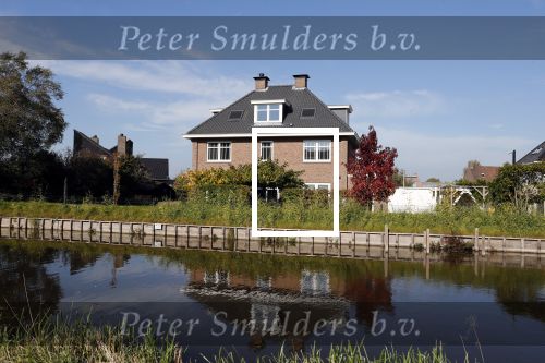 Berkel en Rodenrijs 15 oktober 2018
Monique Hazes en haar tante tillen met vrienden spullen naar hun nieuwe huis. Andre Hazes ligt ziek in bed. Vandaag gaan ze voor het eerst slapen in hun nieuwe huis aan het water.