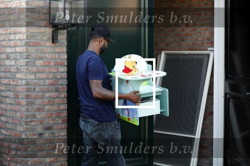Berkel en Rodenrijs 15 oktober 2018
Monique Hazes en haar tante tillen met vrienden spullen naar hun nieuwe huis. Andre Hazes ligt ziek in bed. Vandaag gaan ze voor het eerst slapen in hun nieuwe huis aan het water.