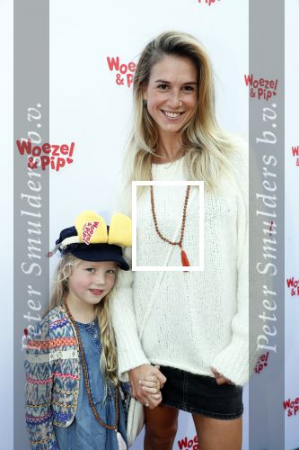 Den Haag 14 oktober 2018
Premiere Woezel en pip in koninklijke schouwburg Den haag. Anouk v Schie de Mol met haar dochter