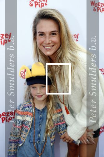 Den Haag 14 oktober 2018
Premiere Woezel en pip in koninklijke schouwburg Den haag. Anouk v Schie de Mol met haar dochter