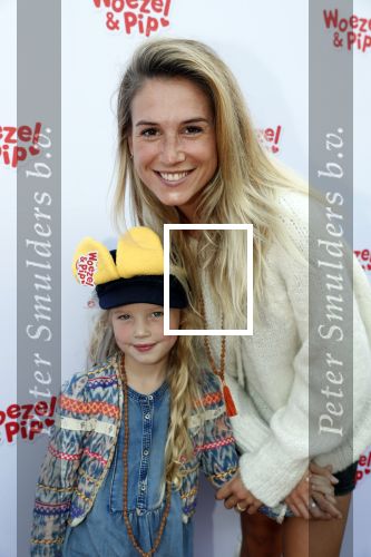 Den Haag 14 oktober 2018
Premiere Woezel en pip in koninklijke schouwburg Den haag. Anouk v Schie de Mol met haar dochter