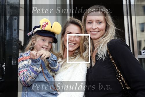 Den Haag 14 oktober 2018
Premiere Woezel en pip in koninklijke schouwburg Den haag. Anouk v Schie de Mol met haar dochter en Lucy Woesthoff