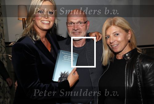 Amsterdam 23 oktober 2018
Boekpresentatie van Antoinette Scheulderman in de soho House . Eva Jinek overhandigt haar het eerste boek. Antoinette met Jan Wouters en zijn vrouw