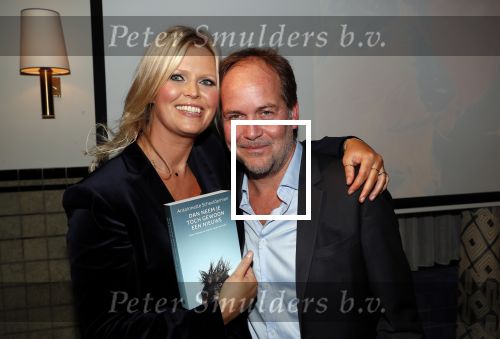 Amsterdam 23 oktober 2018
Boekpresentatie van Antoinette Scheulderman in de soho House . Eva Jinek overhandigt haar het eerste boek. 
Antoinette Scheulderman met partner Michiel v Egmond