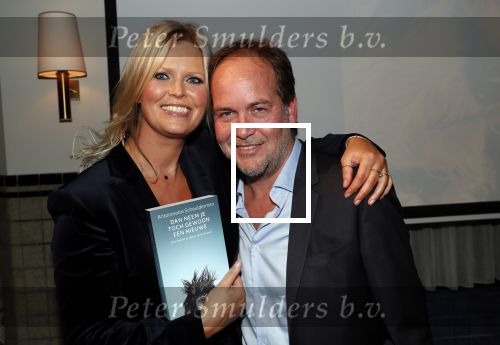 Amsterdam 23 oktober 2018
Boekpresentatie van Antoinette Scheulderman in de soho House . Eva Jinek overhandigt haar het eerste boek. 
Antoinette Scheulderman met partner Michiel v Egmond