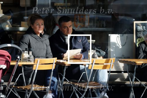 Amsterdam 3 november 2018
Atilay Uslu met zijn vrouw op terras.