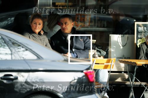 Amsterdam 3 november 2018
Atilay Uslu met zijn vrouw op terras.