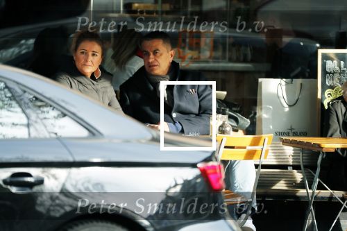 Amsterdam 3 november 2018
Atilay Uslu met zijn vrouw op terras.