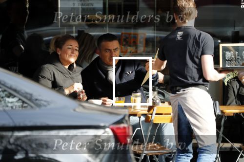 Amsterdam 3 november 2018
Atilay Uslu met zijn vrouw op terras.
