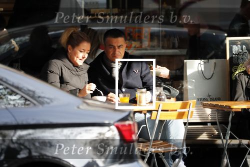 Amsterdam 3 november 2018
Atilay Uslu met zijn vrouw op terras.