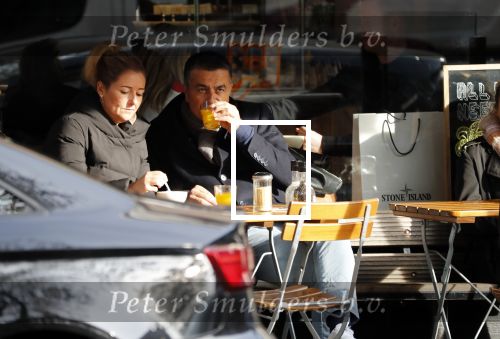 Amsterdam 3 november 2018
Atilay Uslu met zijn vrouw op terras.