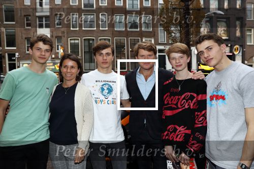 Amsterdam 5 november 2018
Presentatie Linda Man door Linda de Mol en Beau v erven Dorens. Beau had zijn vrouw Selly en kinderen meegenomen