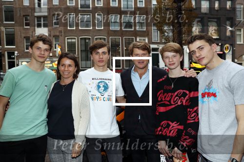 Amsterdam 5 november 2018
Presentatie Linda Man door Linda de Mol en Beau v erven Dorens. Beau had zijn vrouw Selly en kinderen meegenomen