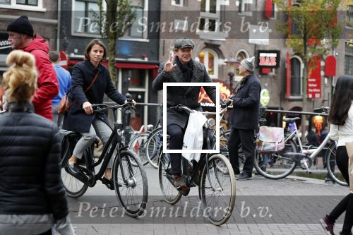 Amsterdam 5 november 2018
Presentatie Linda Man door Linda de Mol en Beau v erven Dorens. Beau had zijn vrouw Selly en kinderen meegenomen