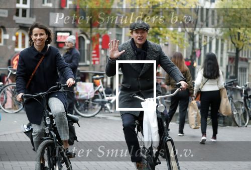 Amsterdam 5 november 2018
Presentatie Linda Man door Linda de Mol en Beau v erven Dorens. Beau had zijn vrouw Selly en kinderen meegenomen