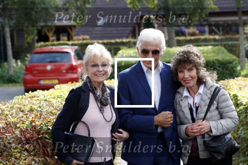 Woudenberg 8 oktober 2018
Herdenkingsdienst Anneke Gronloh in crematorium Woudenberg. Ben Cramer met Coby kermisklanten en Conny Vink