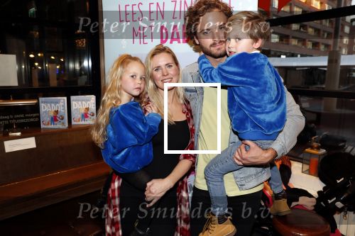 Amstelveen 9 november 2018
Boekpresentatie Jim Bakkum en Kirsten Michel . Bettina Holwerda zwanger met hun kinderen