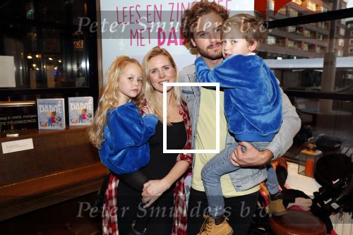 Amstelveen 9 november 2018
Boekpresentatie Jim Bakkum en Kirsten Michel . Bettina Holwerda zwanger met hun kinderen