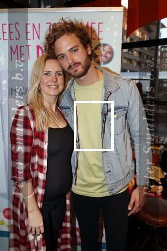 Amstelveen 9 november 2018
Boekpresentatie Jim Bakkum en Kirsten Michel . Bettina Holwerda zwanger met hun kinderen