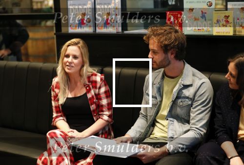 Amstelveen 9 november 2018
Boekpresentatie Jim Bakkum en Kirsten Michel . Bettina Holwerda zwanger met hun kinderen