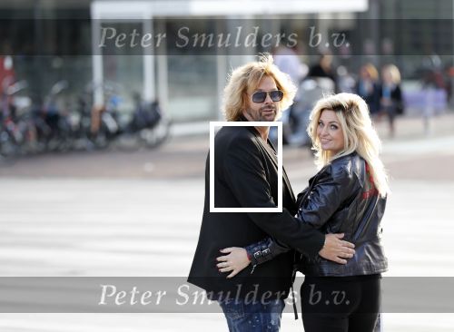 Utrecht 31 oktober 2018
Bobbi Eden en haar man Mark Laurenz met haar nieuwe boek in de jaarbeurs.
