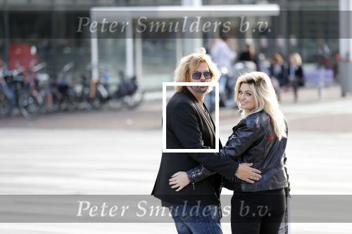 Utrecht 31 oktober 2018
Bobbi Eden en haar man Mark Laurenz met haar nieuwe boek in de jaarbeurs.