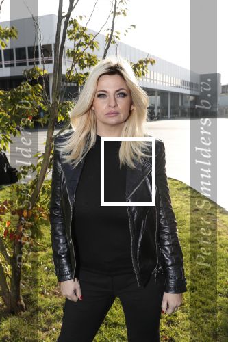 Utrecht 31 oktober 2018
Bobbi Eden en haar man Mark Laurenz met haar nieuwe boek in de jaarbeurs.