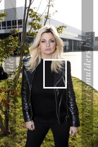 Utrecht 31 oktober 2018
Bobbi Eden en haar man Mark Laurenz met haar nieuwe boek in de jaarbeurs.