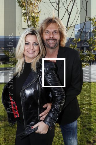 Utrecht 31 oktober 2018
Bobbi Eden en haar man Mark Laurenz met haar nieuwe boek in de jaarbeurs.